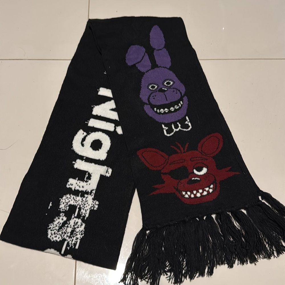 Five Nights at Freddy’s Character Scarf - Picture 2 of 4